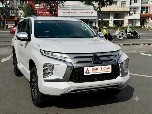 ucar mitsubishi pajero sport 2022 trắng