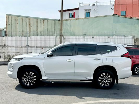 ucar mitsubishi pajero sport 2022 trắng