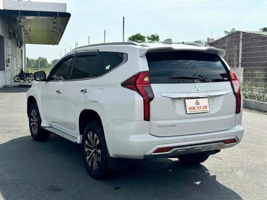 ucar mitsubishi pajero sport 2022 trắng