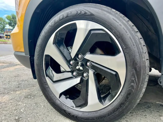 ucar xforce ultimate vàng 2025