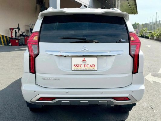 ucar mitsubishi pajero sport 2022 trắng