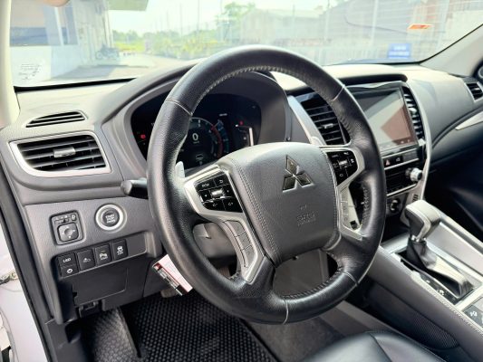 ucar mitsubishi pajero sport 2022 trắng
