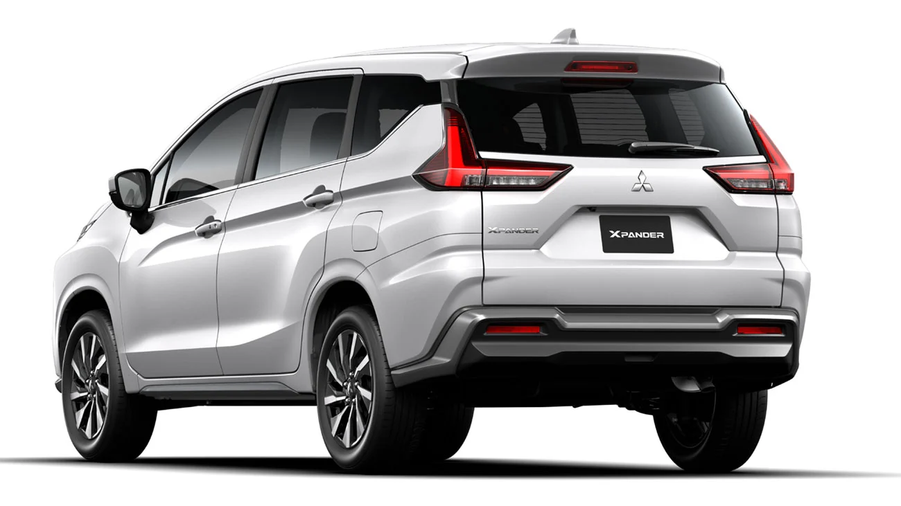 Cửa cốp dày dặn, cản sau mở rộng giúp xe cứng cáp vững chãi Xpander